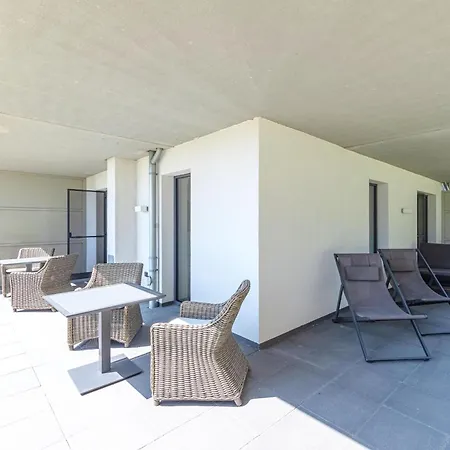 Großer Strandkorb - Stilvolles Ferienapartment In Der Alten Seefahrtsschule