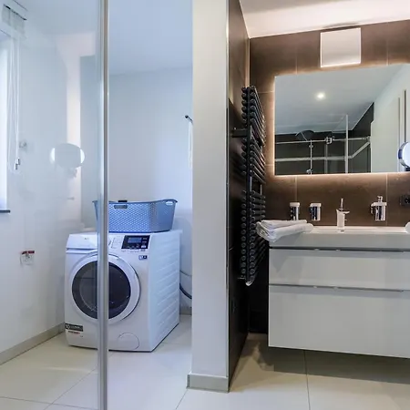 Lägenhet Grosser Strandkorb - Stilvolles Ferienapartment In Der Alten Seefahrtsschule Wustrow (Fischland)
