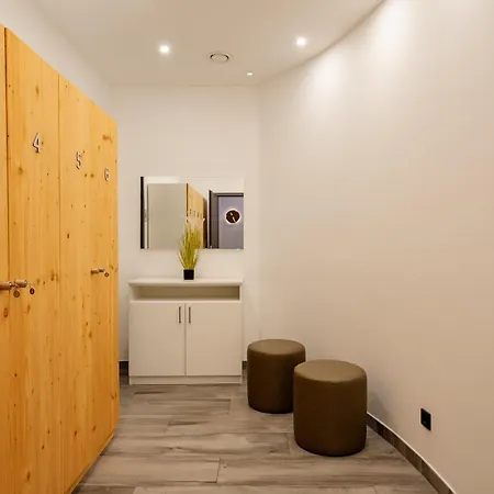 Großer Strandkorb - Stilvolles Ferienapartment In Der Alten Seefahrtsschule *
