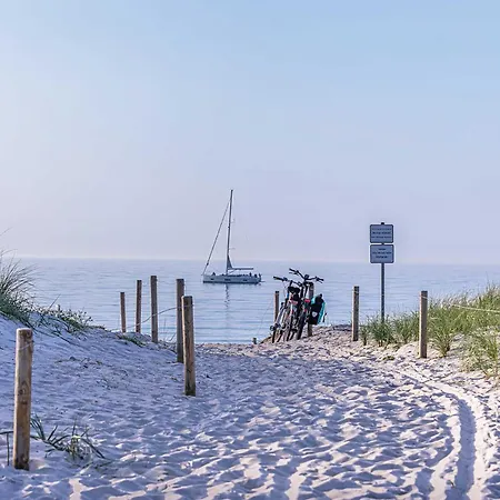 Großer Strandkorb - Stilvolles Ferienapartment In Der Alten Seefahrtsschule